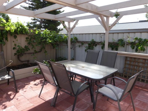 Fullarton Motor Lodge - Rental Cars 1