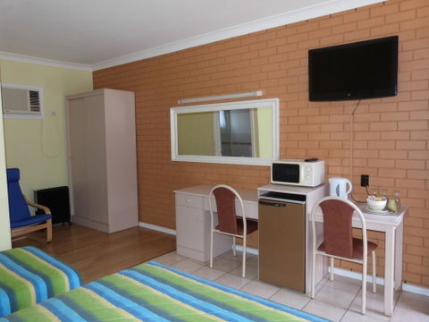 Fullarton Motor Lodge - Rental Cars 2