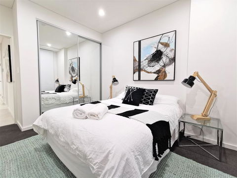 G02 Courtyard Apartment - Rental Cars 0