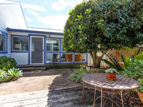 Garden Cottage - Rental Cars 1