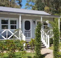 Georges at Hepburn - Miner's cottage - Rental Cars