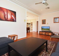 Glandore Estate Vineyard Homestead onsite cellar door  walk to restaurants incl EXP - Rental Cars
