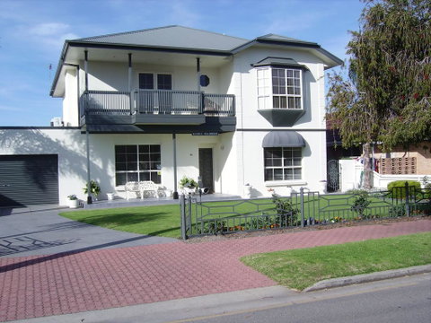 Glenelg Sea-Breeze - Rental Cars 3