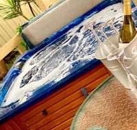 Glenway House Spa Oasis Rockingham - Rental Cars