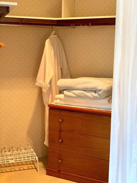 Glenway House, Spa Oasis Rockingham - Rental Cars 3