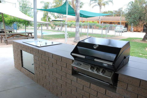Golfers Lodge Motel - Rental Cars 3