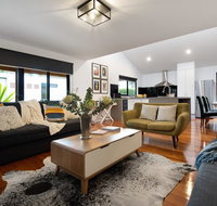 Gorge Vue on Main - Rental Cars