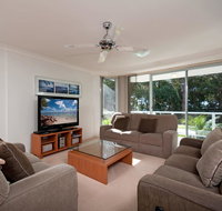 Government Road Unit 03 153 Bagnalls Beach Apartment - Rental Cars