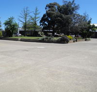 Hamilton Hume Motor Inn - Rental Cars
