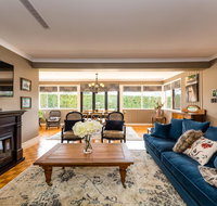 Hedge House - luxury space style great location - Rental Cars