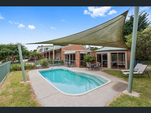 Heritage Bed & Breakfast - Rental Cars 1