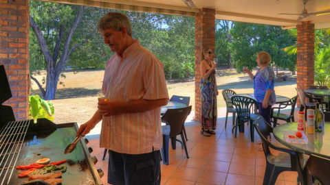 Heritage Lodge Motel - Rental Cars 2