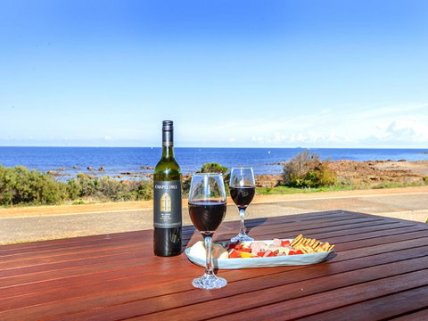 High Tide - Wallaroo Beachfront Property - Pet-Friendly - Rental Cars 0
