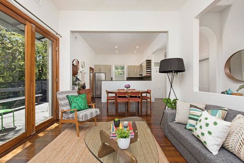 Historic 1890s House With Terraced Backyard Deck - Rental Cars 0