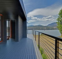 Hobart Waterfront Luxury Retreat - Rental Cars