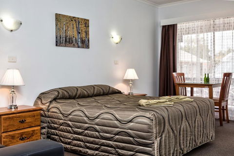Holbrook Town Centre Motor Inn - Rental Cars 2