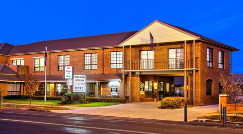 Holbrook Town Centre Motor Inn - Rental Cars 0