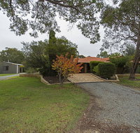 Holiday House On One Six Six - Rental Cars