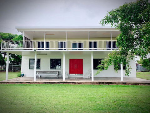 Holiday Rental - Huge House With Beach Views - Rental Cars 0