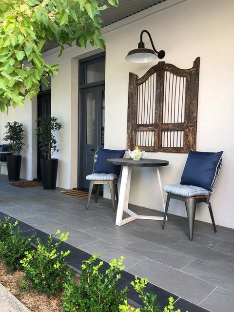 Hollidge House 5 Star Luxury Apartments - Rental Cars 2