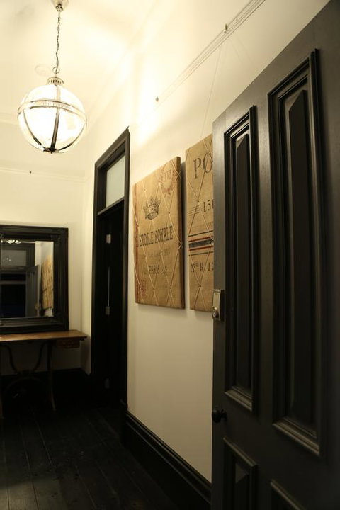 Hollidge House 5 Star Luxury Apartments - Rental Cars 3