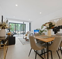 HomeHotel-New and walking to shoppingSuper clean - Rental Cars