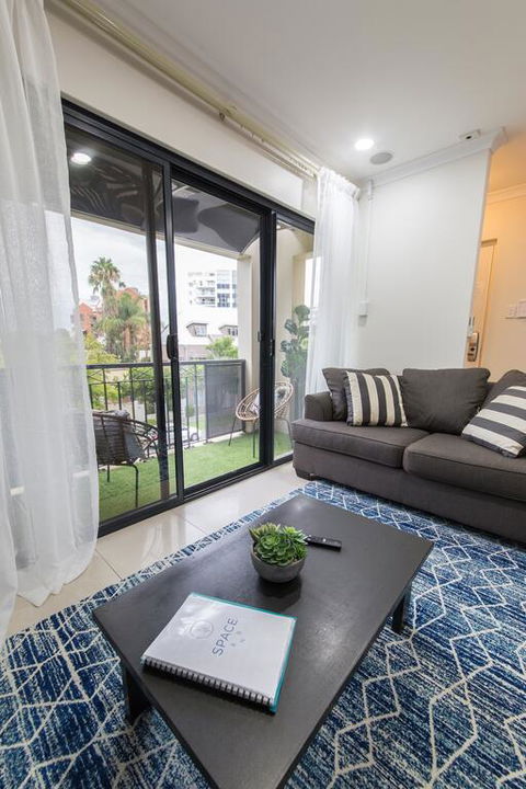 ISOLATION READY!! Super Size Me!! Top Location. Isolation Ready. Sanitised. Free CAT Bus, Pool, Gym And Everything At Your Finge - Rental Cars 3