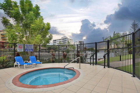 K Resort Surfers Paradise Apartments - Rental Cars 0
