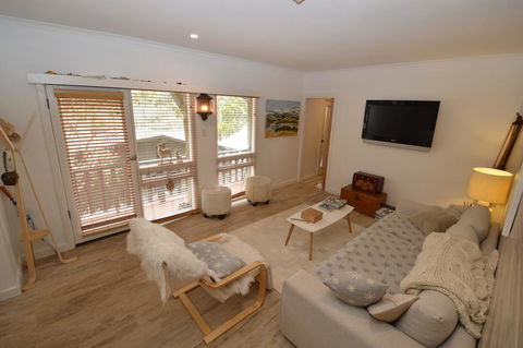 Karas 10 - Rental Cars 0