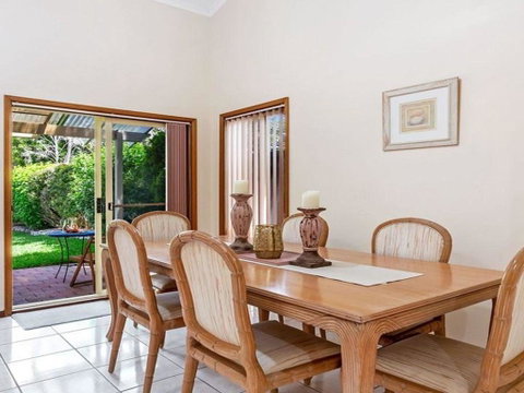 Keepsake Cottage @ Shoal Bay - Rental Cars 0