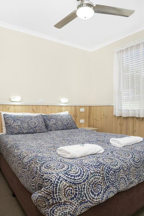 Kendalls Beach Holiday Park - Rental Cars 3