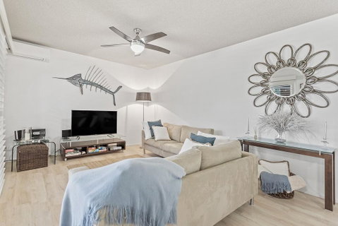 Kiah Unit 14 53 Victoria Parade - Rental Cars 0