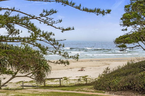 KINGSCLIFF NOR NOR EAST 101 ON MARINE PARADE - Rental Cars 0