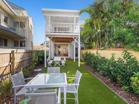 KINGY BEACH HOUSE @ 162 - Rental Cars 1