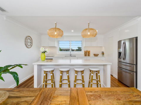 KINGY BEACH HOUSE @ 162 - Rental Cars 3