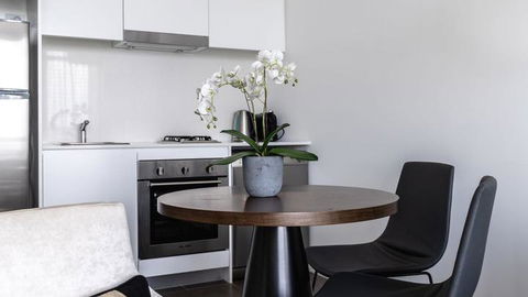 KOZYGURU Chatswood Luxury Studio NCH088 - Rental Cars 1