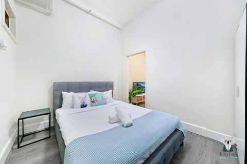 KOZYGURU Kings Cross SKY GARDEN Studio CBD - Rental Cars 1