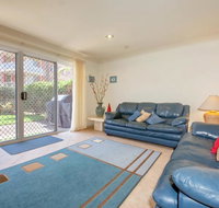 Kristie Court 2/7 Weatherly Close - Rental Cars