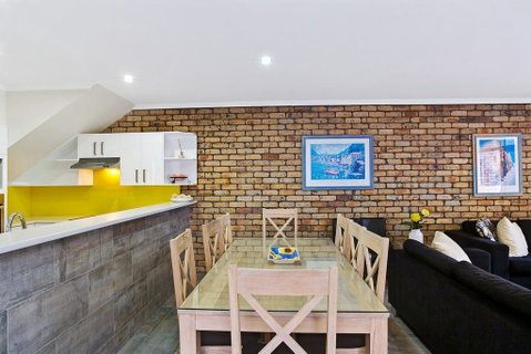 Kurrawa Close, Unit 2, 14 - Rental Cars 3