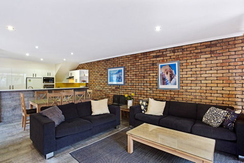 Kurrawa Close, Unit 2, 14 - Rental Cars 1
