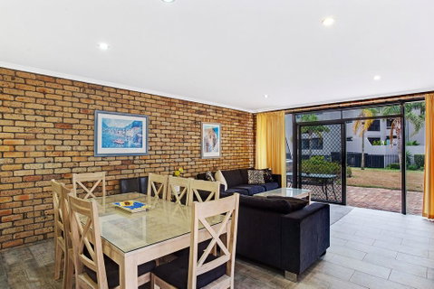 Kurrawa Close, Unit 2, 14 - Rental Cars 2