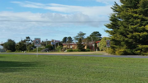 Lake Bolac Motel - Rental Cars 0
