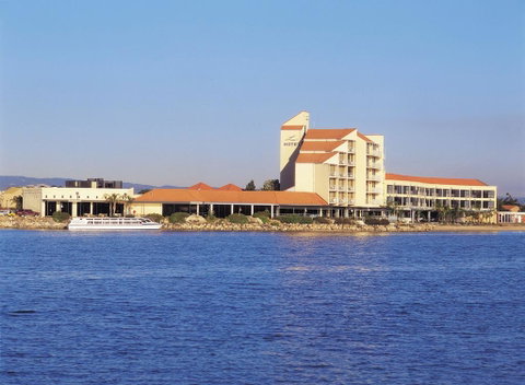 Lakes Hotel - Rental Cars 0