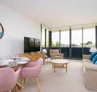 Large Modern 2 Bedroom Apartment near Lake Claremont - Rental Cars