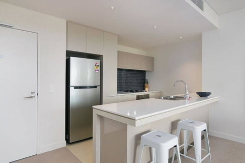 Large Modern 2 Bedroom Apartment Near Lake Claremont - Rental Cars 2