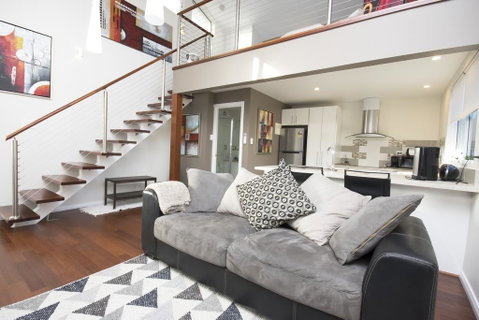 Luxury Executive Apartment - Rental Cars 1