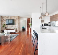 Luxury in Corlette - 4 Drungall Ave - Rental Cars