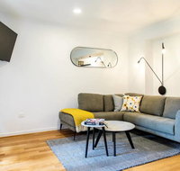 Luxury Spacious 2 Bedroom Fitzroy Apartment - Rental Cars