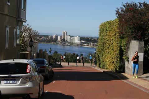 M2 Studio Near Kings Park Free Transit Zone - Rental Cars 3
