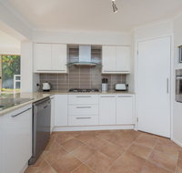 Mariner Beach House - Salamander Bay - Rental Cars